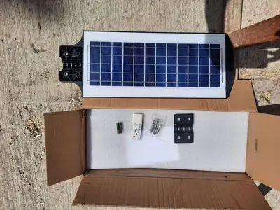Солнечный прожектор для наружного освещения 180 Вт