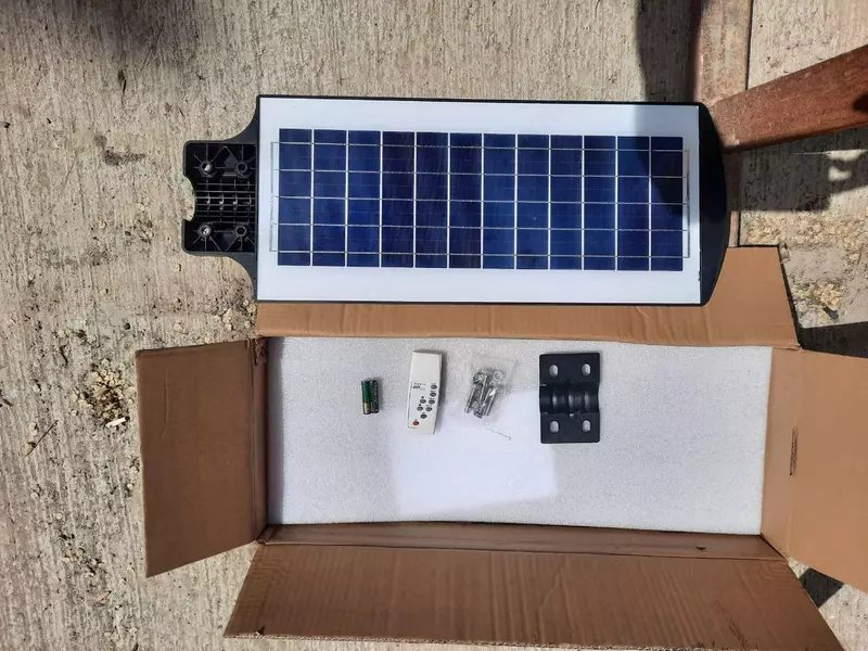 Солнечный прожектор для наружного освещения 180 Вт