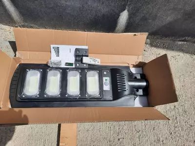 Солнечный прожектор для наружного освещения 180 Вт - 645 000 сум / шт.