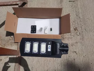 Солнечный прожектор для наружного освещения 240 Вт - 720 000 сум / шт.