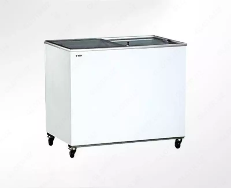 Ko'krak qafasidagi muzlatgich UGUR UDD 400 SC