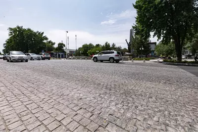 Granitdan yasalgan yo‘l toshlari