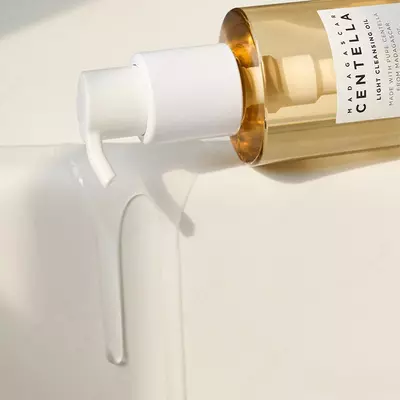 Успокаивающее гидрофильное масло с центеллой SKIN1004 Madagascar Centella Light Cleansing Oil