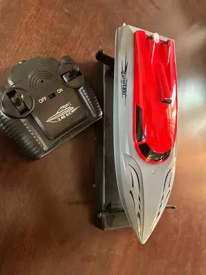 200 000 сум / шт. Rc лодка с дистанционным управлением.