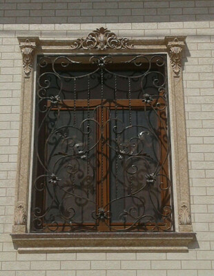 Установка кованых решеток на окна