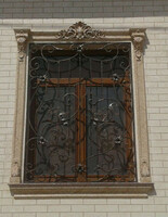 Установка кованых решеток на окна