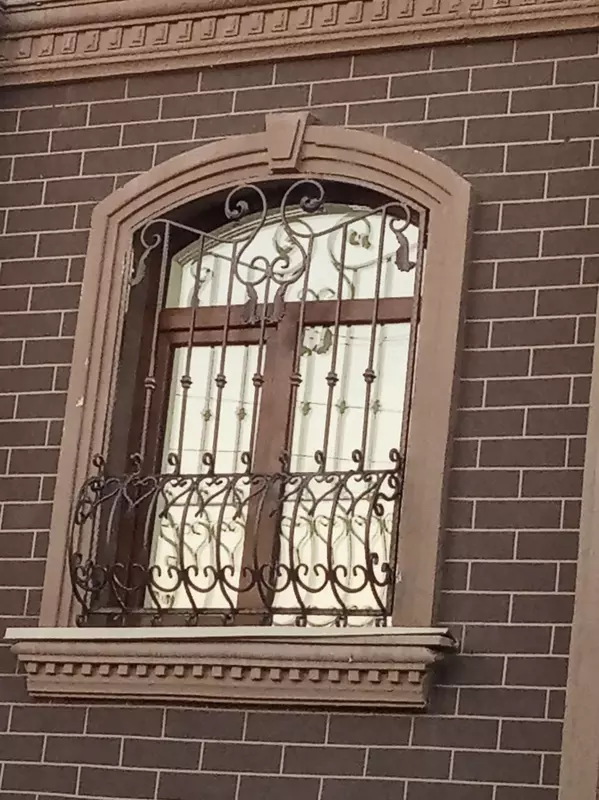 Кованые решетки на окно 7