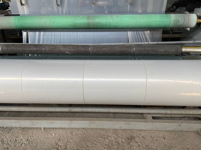 "U" va "T" markalarining issiqlik bilan qisqaradigan polietilen plyonkasi 0,05-0,1 mm; kengligi 1500 mm