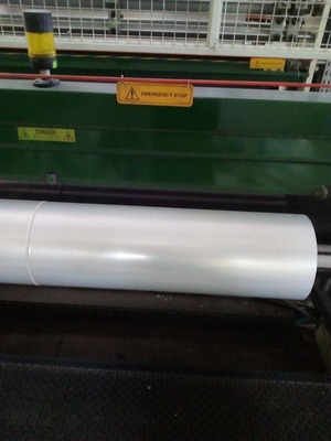 "U" va "T" markalarining issiqlik bilan qisqaradigan polietilen plyonkasi 0,05-0,1 mm; kengligi 1500 mm