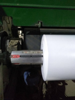 "U" va "T" markalarining issiqlik bilan qisqaradigan polietilen plyonkasi 0,05-0,1 mm; kengligi 1500 mm