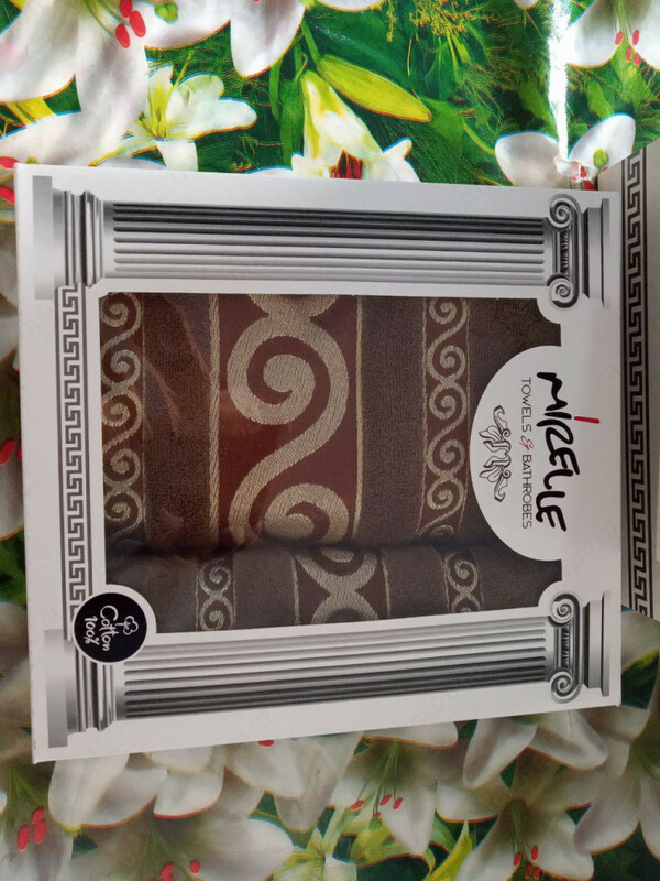 Комплект фирменных полотенец коричневого цвета