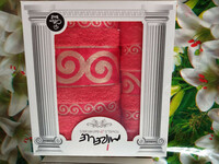 Комплект фирменных полотенец ярко-розового цвета