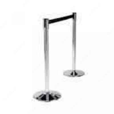 Lenta panjarasi ustunlar to'xtash panjarasi panjarasi bilan lenta bilan to'silgan