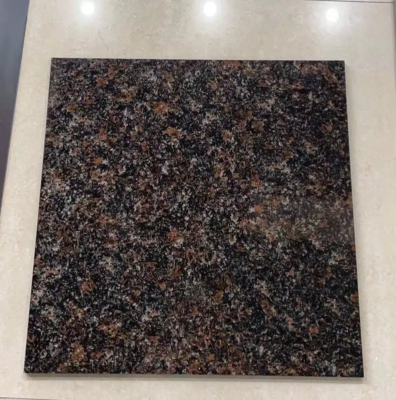 Керамическая плита темного цвета