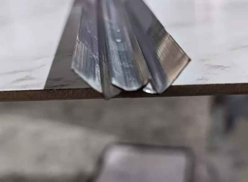 PVX ulanish uchun ichki burchak