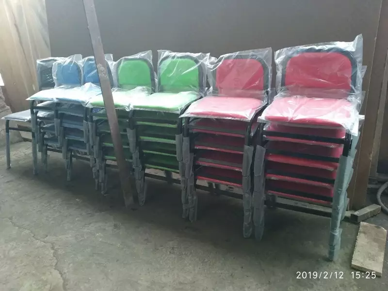 tashrif buyuruvchilar uchun stulda N6