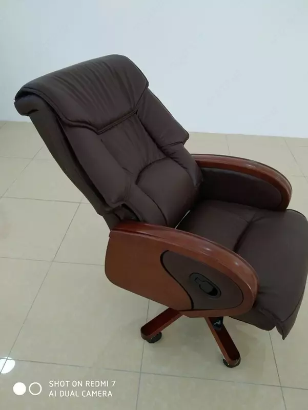 Офисное кресло Коричневого цвета