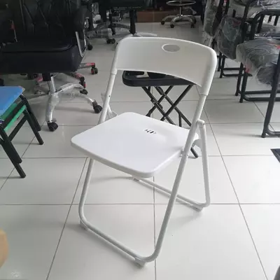 Buklanadigan stul (piknik va sayohatlar uchun)