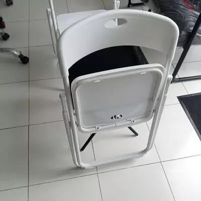 Buklanadigan stul (piknik va sayohatlar uchun)