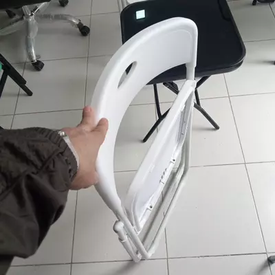 Buklanadigan stul (piknik va sayohatlar uchun)