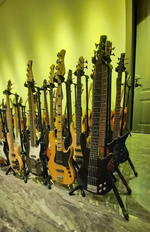 Продается Бас-гитара 5-струнные IBANEZ SR306EB - 5 300 000 so'm