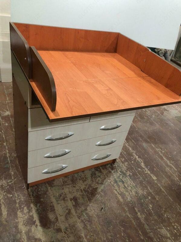 КОМОД ДЕРЕВЯННЫЙ С ПЕЛЕНАЛЬНЫМ СТОЛИКОМ 2