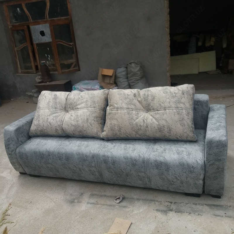 29-sonli yashash xonasidagi divan