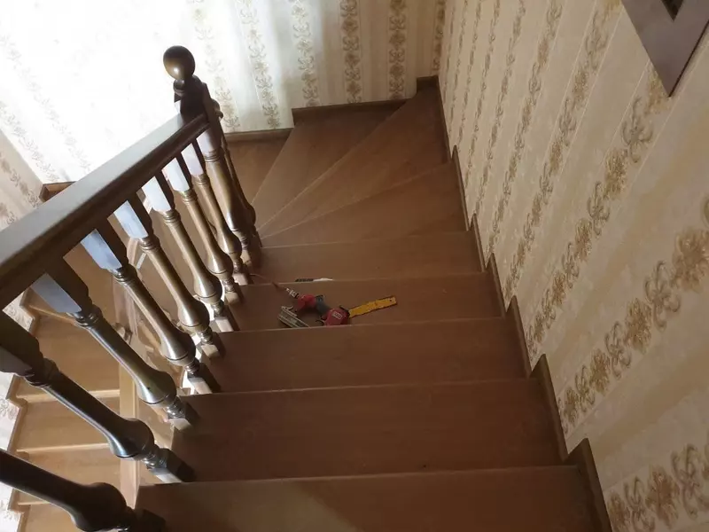 Yog'och zinapoya Art 004