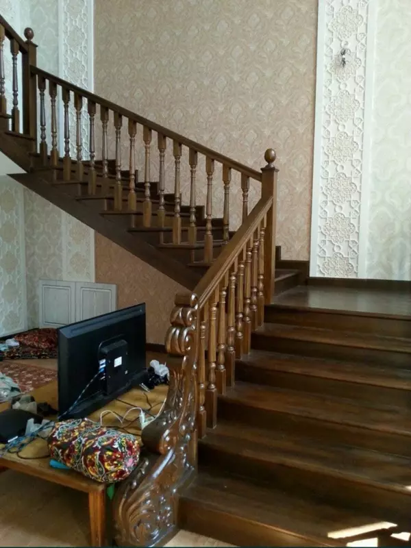 Деревянная лестница Арт 006