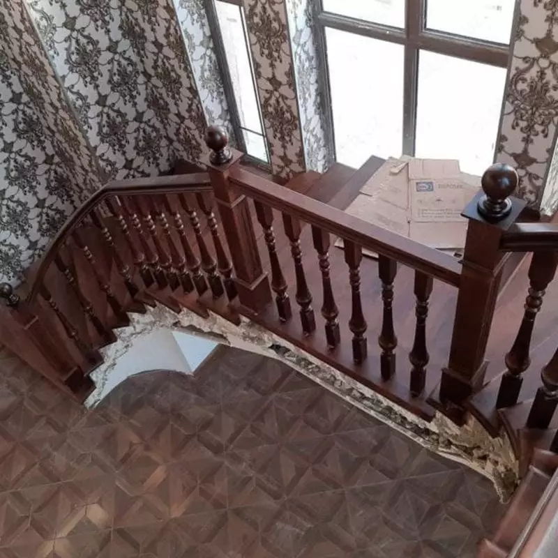 Yog'och zinapoya Art 011