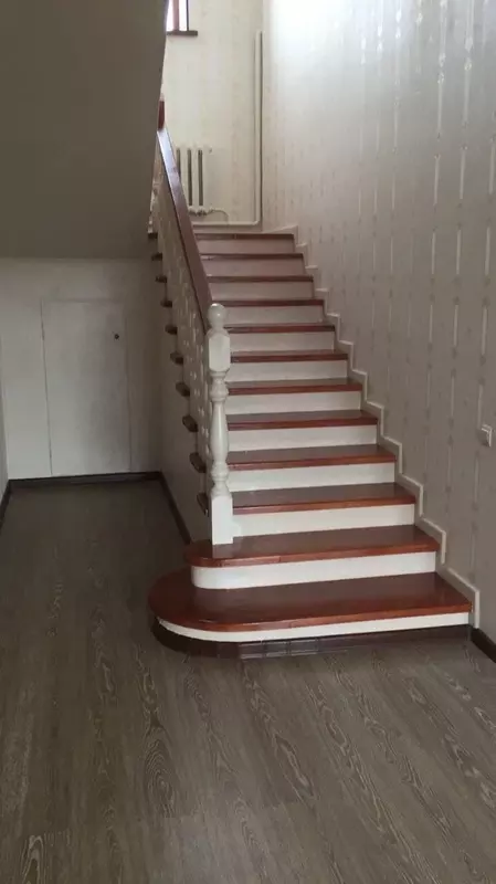 Yog'och zinapoya Art 024