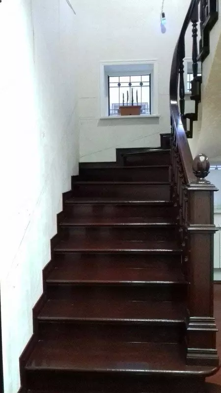 Yog'och zinapoya Art 033