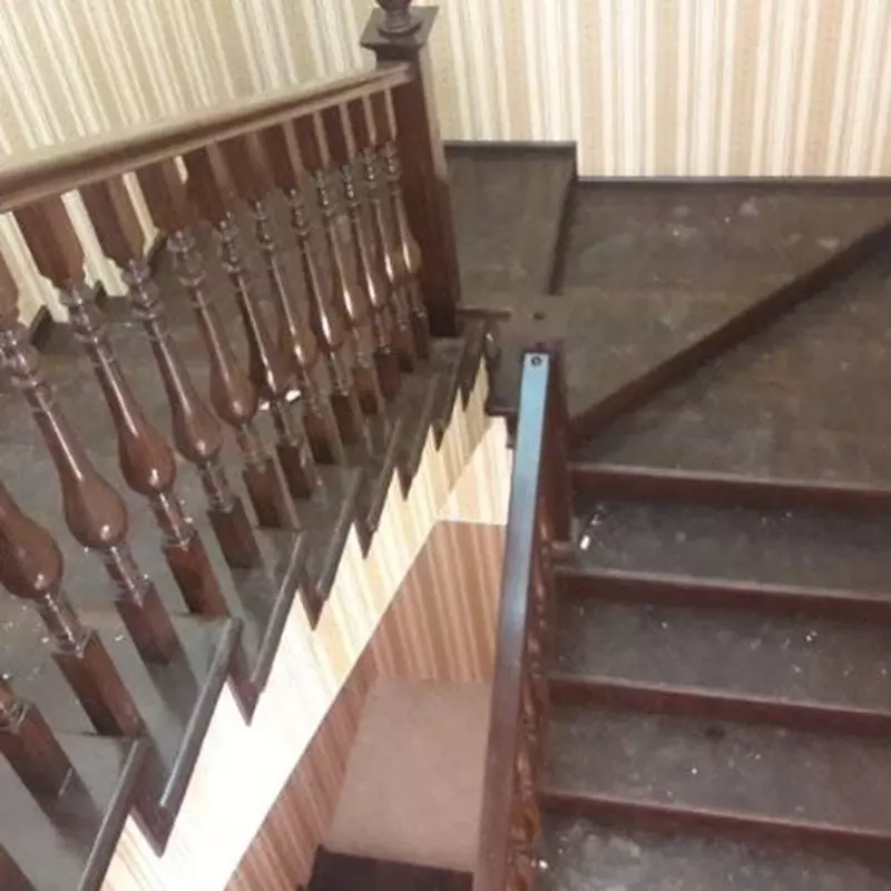 Yog'och zinapoya Art 035