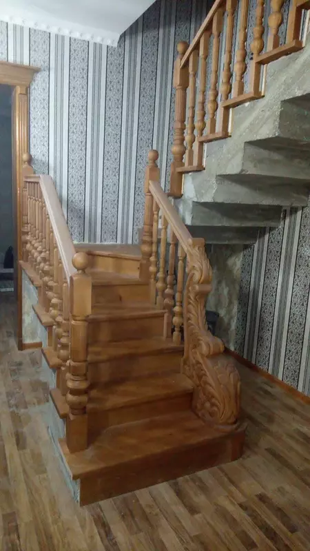 Yog'och zinapoya Art 042