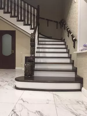 Деревянная лестница Арт 047