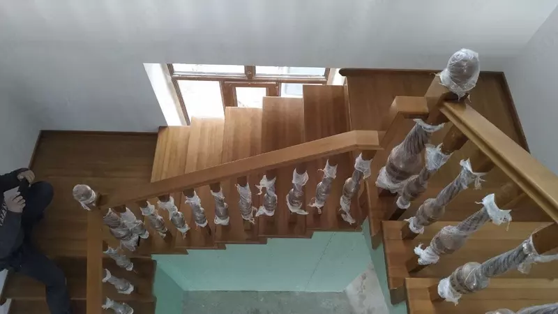 Деревянная лестница Арт 053