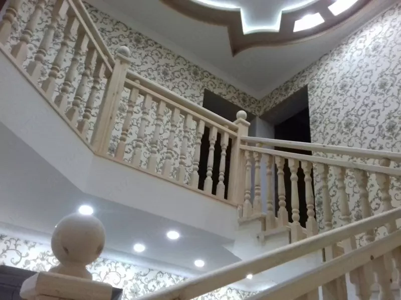 Yog'och zinapoya Art 055