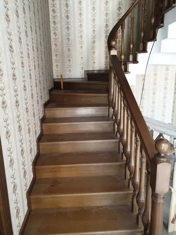 Деревянная лестница Арт 058