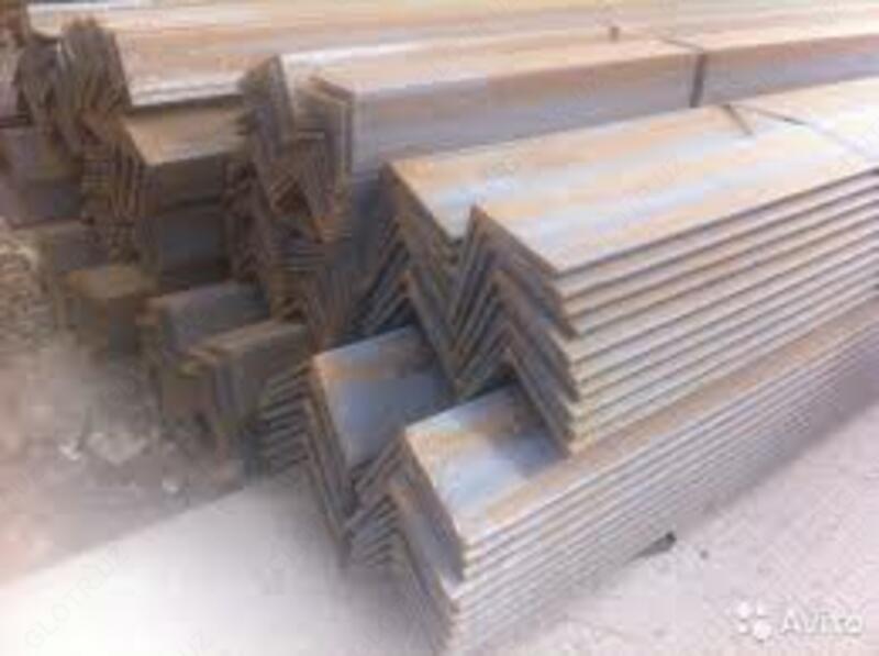 Assortimentdagi po'lat burchaklar Ulgurji va chakana