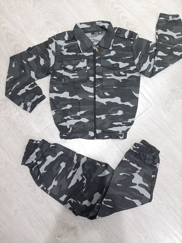 O'g'il bolalar uchun bolalar harbiy kostyumining ijarasi - по запросу