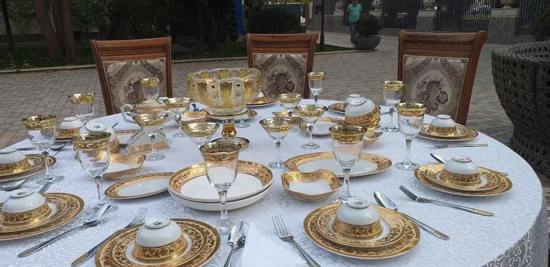 Bayram va tadbirlar uchun stol va stullarni ijaraga oling va ijaraga oling