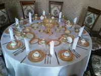 Bayram va tadbirlar uchun stol va stullarni ijaraga oling va ijaraga oling Chakana savdo