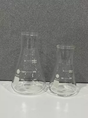 Konus shaklidagi kolba (Erlenmeyer kolbasi), keng og‘izli, 250 ml