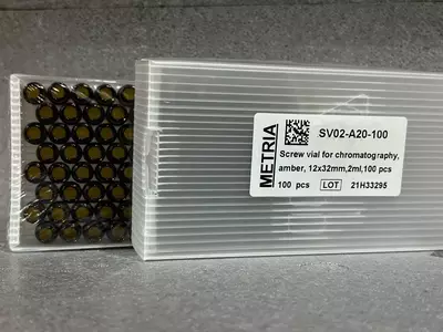 SV02-A20-100+SC02-P02-100 Виала для хроматографии винтовая, 12 x 32 мм, 2 мл, с винтовой крышкой Янтарное стекло.