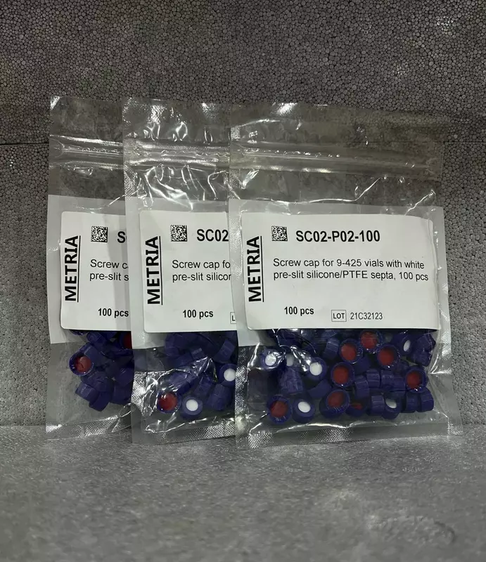 SV02-A20-100+SC02-P02-100 Виала для хроматографии винтовая, 12 x 32 мм, 2 мл, с винтовой крышкой Янтарное стекло.