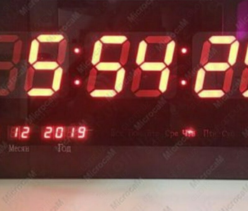 Yalangoch qizlar dumbalarini suratga olishadi