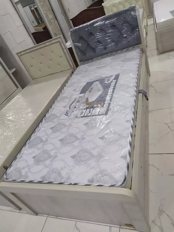 Кровать односпальная с механизмом сундук