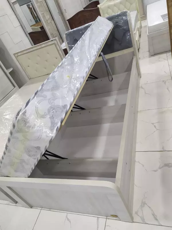 Кровать односпальная с механизмом сундук