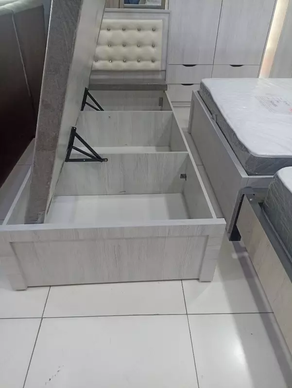 Кровать с механизмом сундук