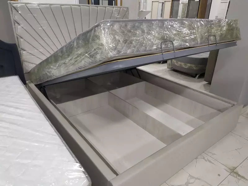 двухспальная кровать с подьемным механизмом